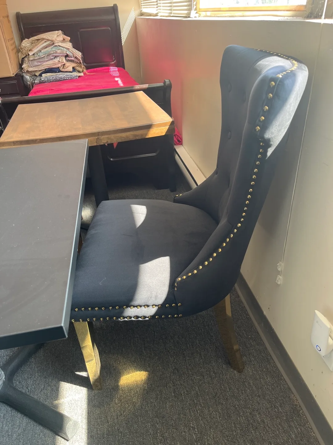 Stylish Accent Chair thumbnail