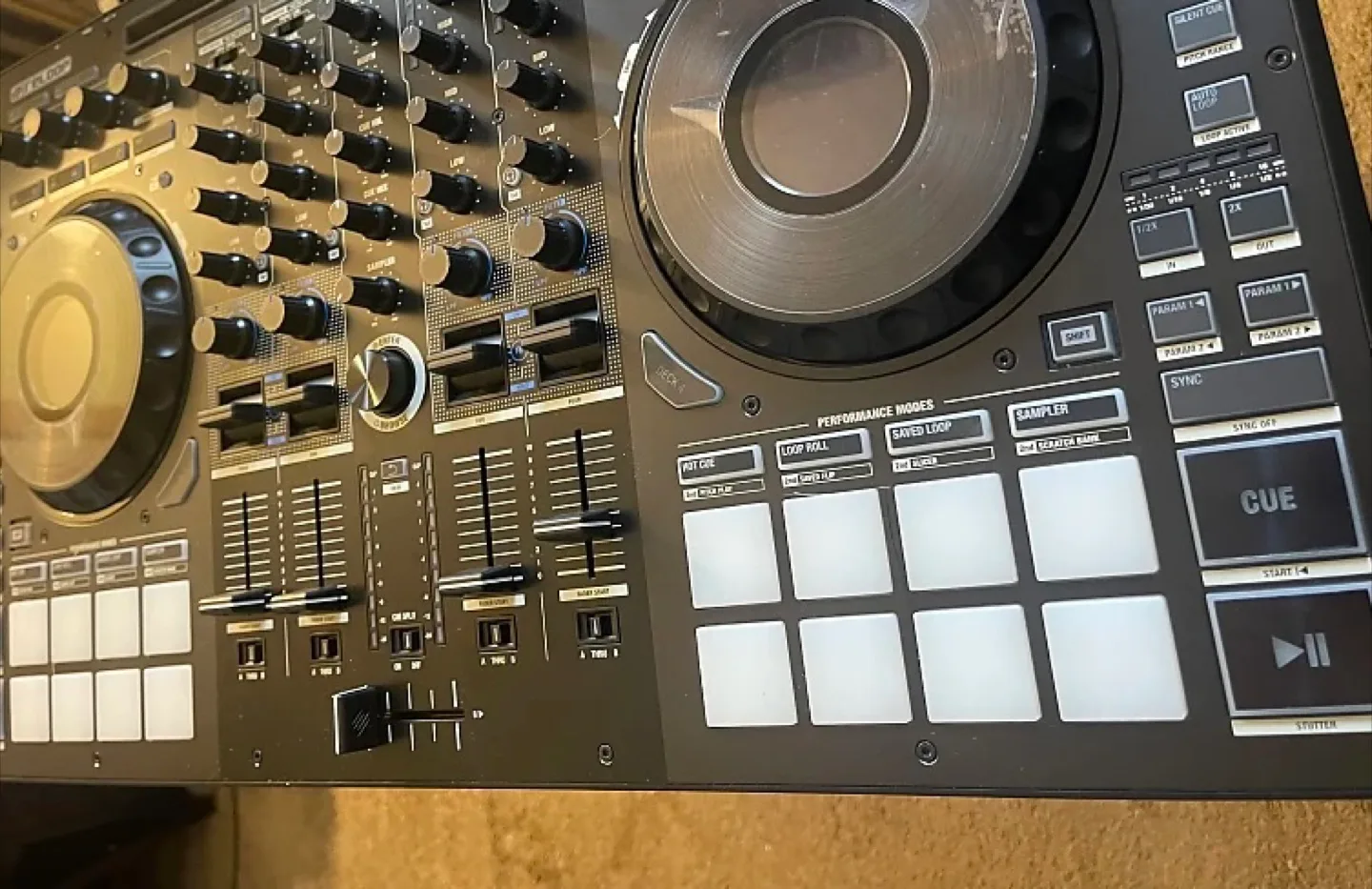 Reloop Mixon 8 DJ Controller image indicator(3)