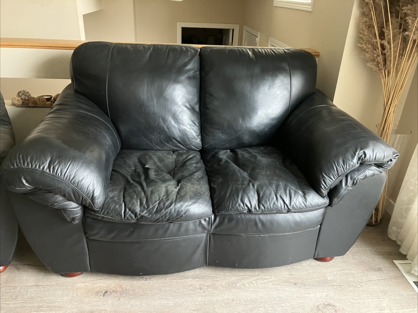 Gorgeous Black Leather Living Room Furniture Set - photo 3