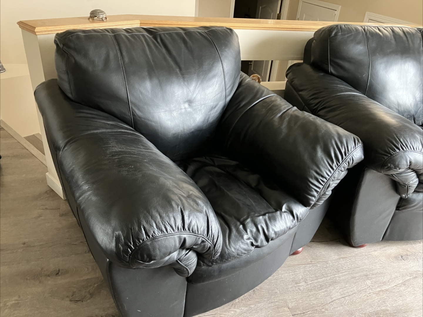 Gorgeous Black Leather Living Room Furniture Set - photo 4
