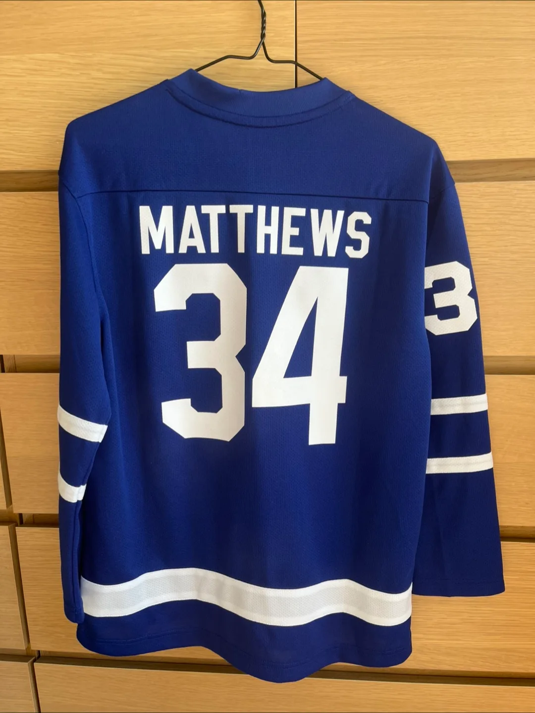 Toronto Maple Leafs Jersey image indicator(2)