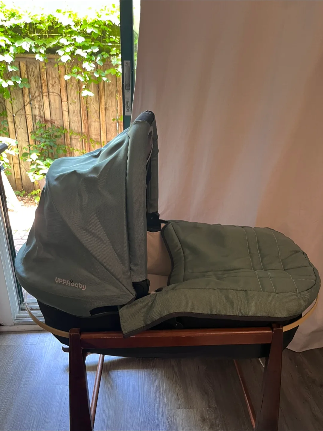 Uppa Baby Vista bassinet with frames. thumbnail