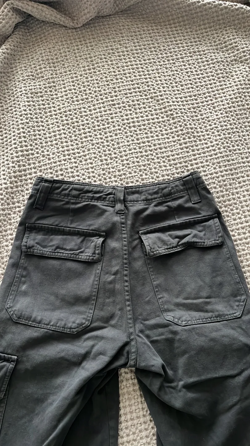 Zara Cargo Pants image indicator(3)