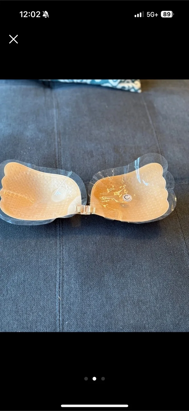 Strapless, Backless Sticky Bra image indicator(3)