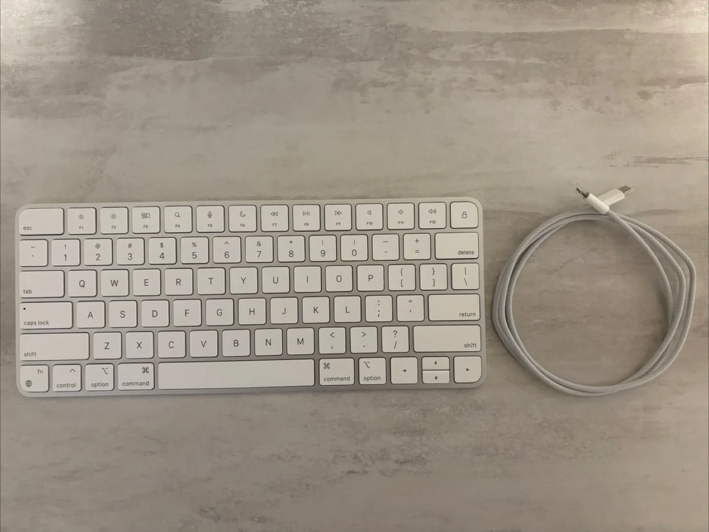 Apple Magic Keyboard (USB-C) - US English image indicator(2)