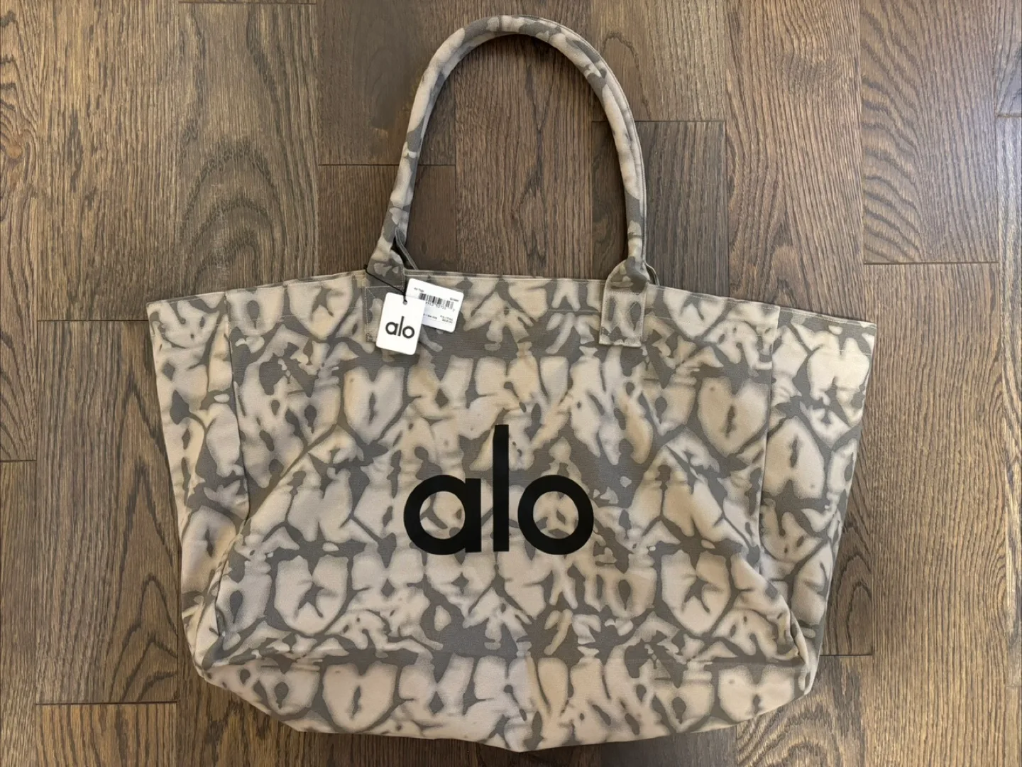 Alo Yoga Iconic Shopper Tote Bag thumbnail