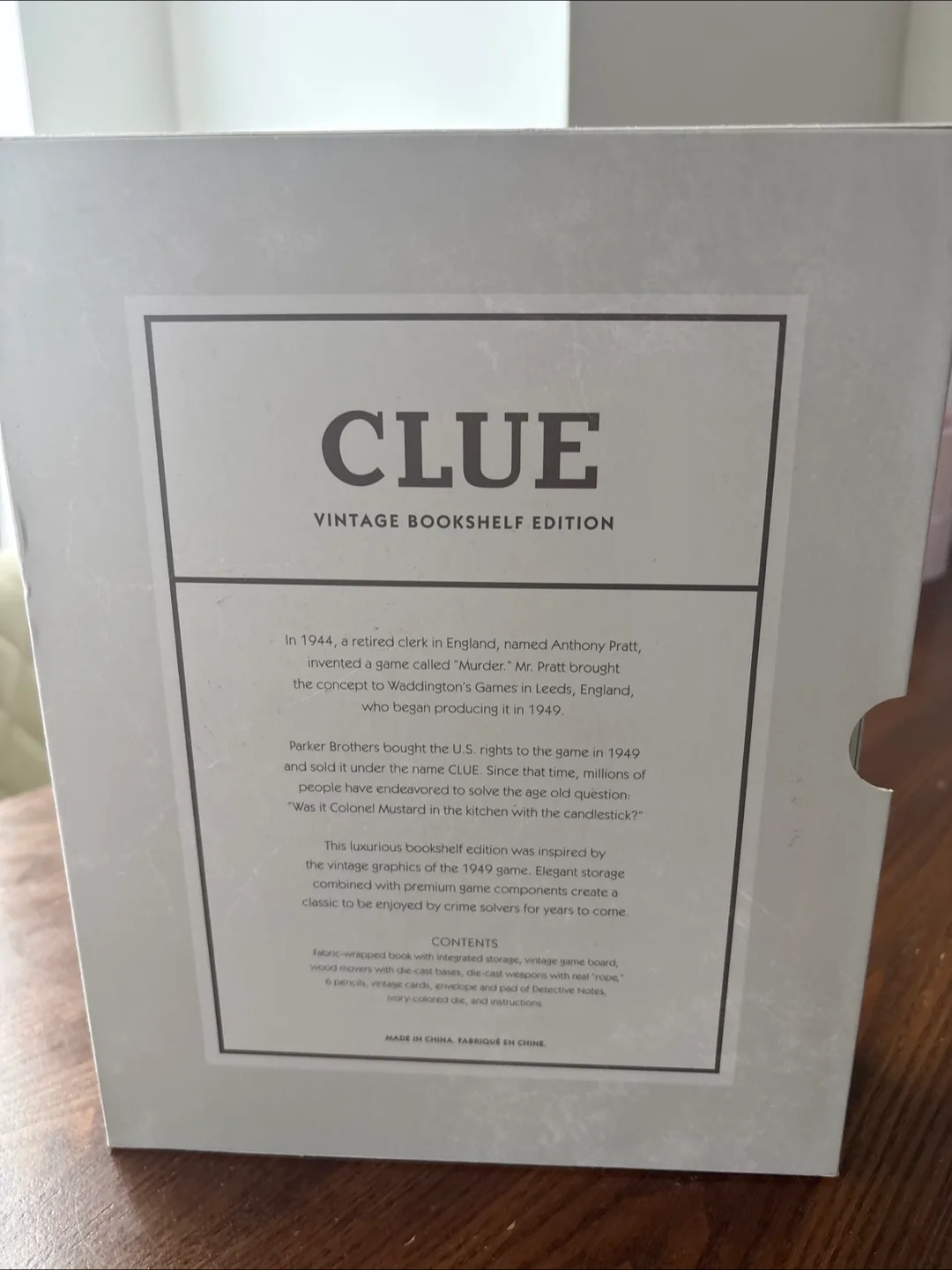 Clue Vintage Bookshelf Edition Board Game image indicator(3)