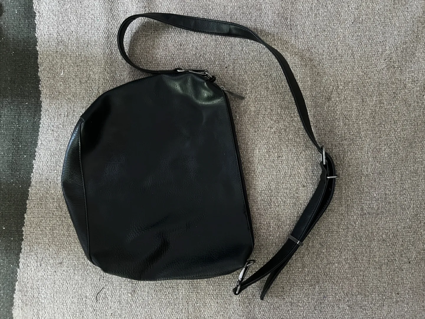 Matt & Nat Black Crossbody Bag 🥕 thumbnail