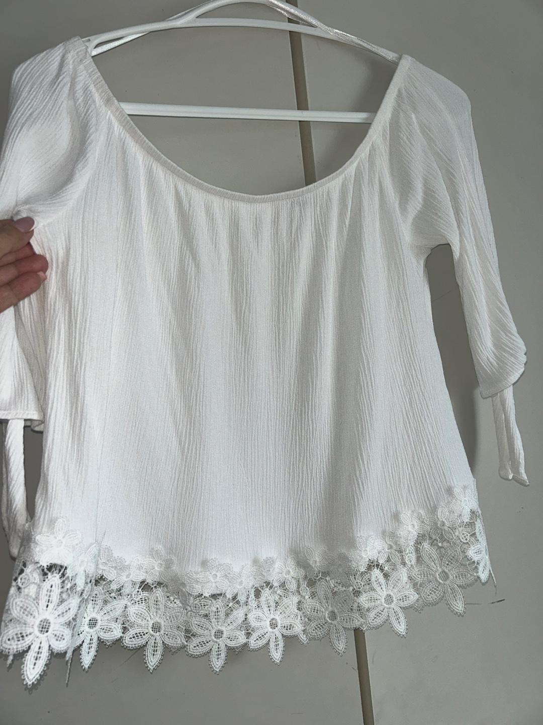 White off-the-shoulder blouse with lace detail - photo 2