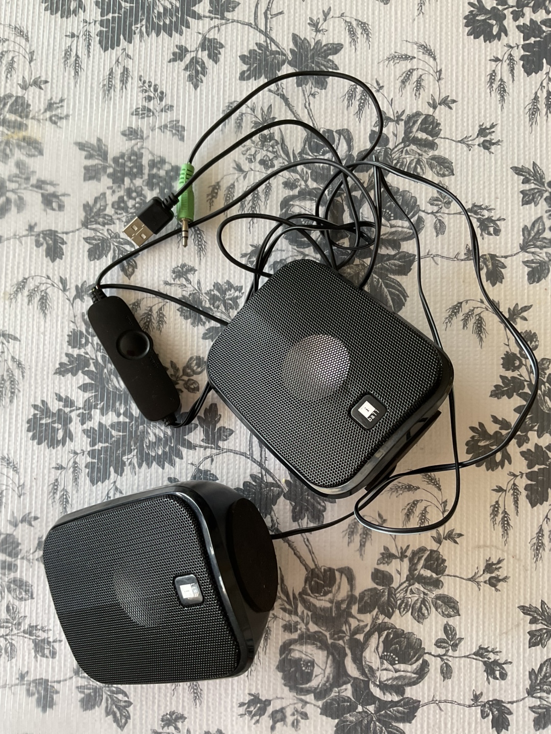 💚Logitech Stereo Speakers🥕