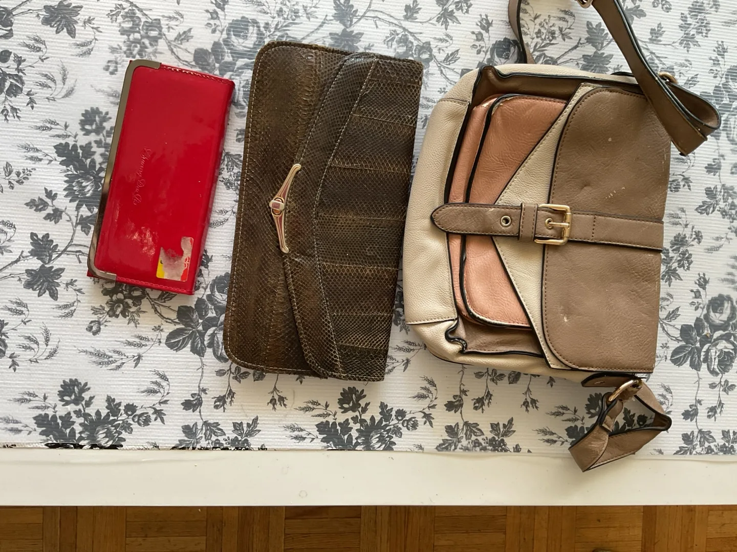 💚🥕Lot of 3 Handbags thumbnail