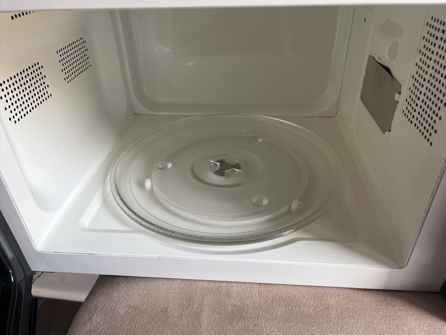Black & Decker Microwave Oven - photo 2