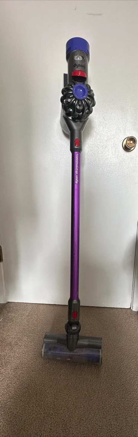 Dyson V8 Animal Extra Cordless Vacuum (Needs new battery) thumbnail