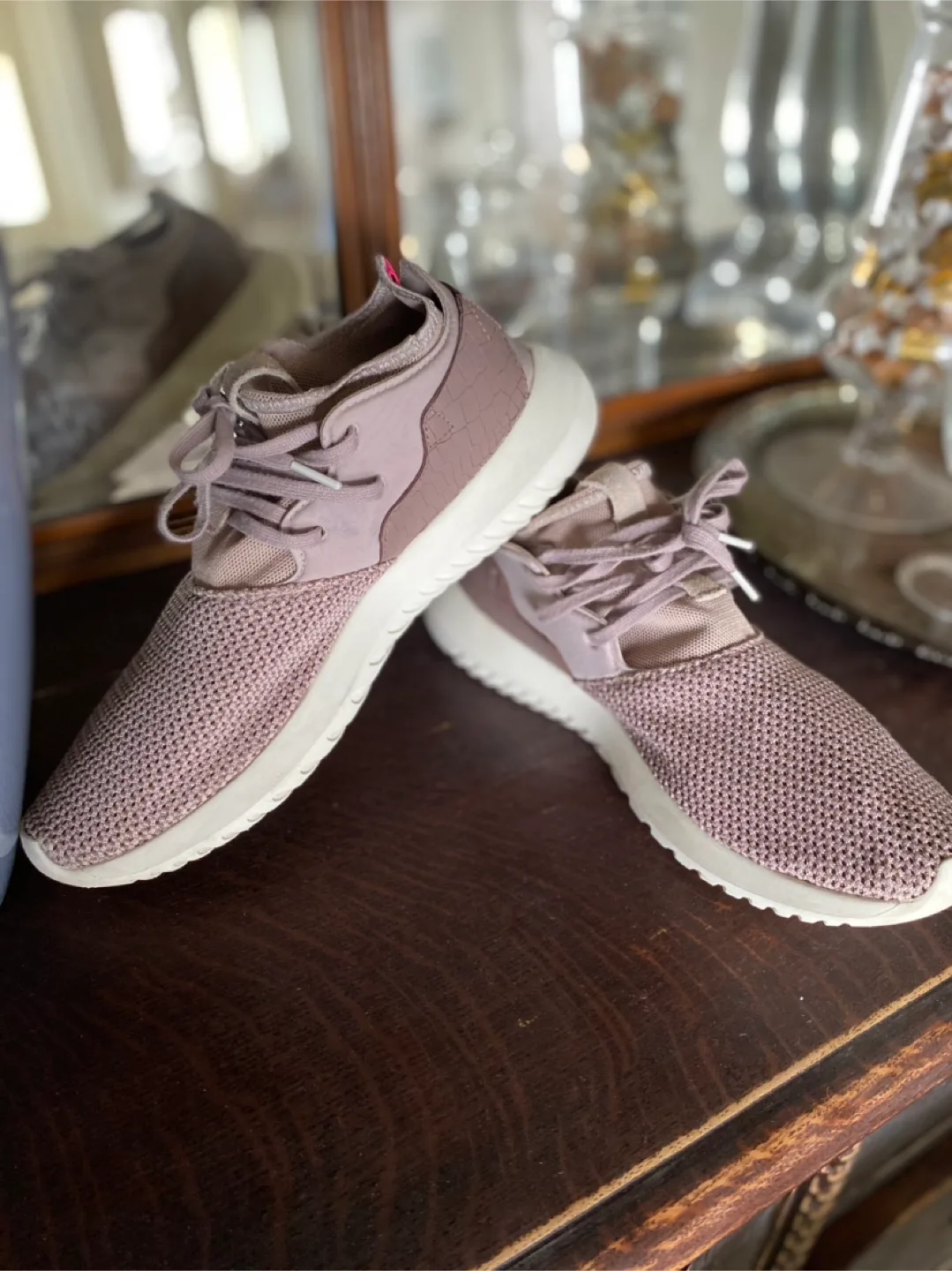 Stylish Athletic Sneakers thumbnail