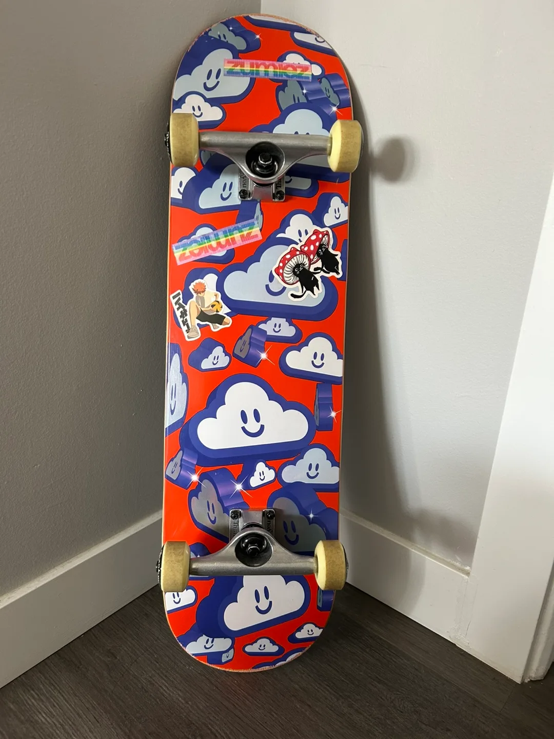 Skateboard with Candy cloud design image indicator(2)