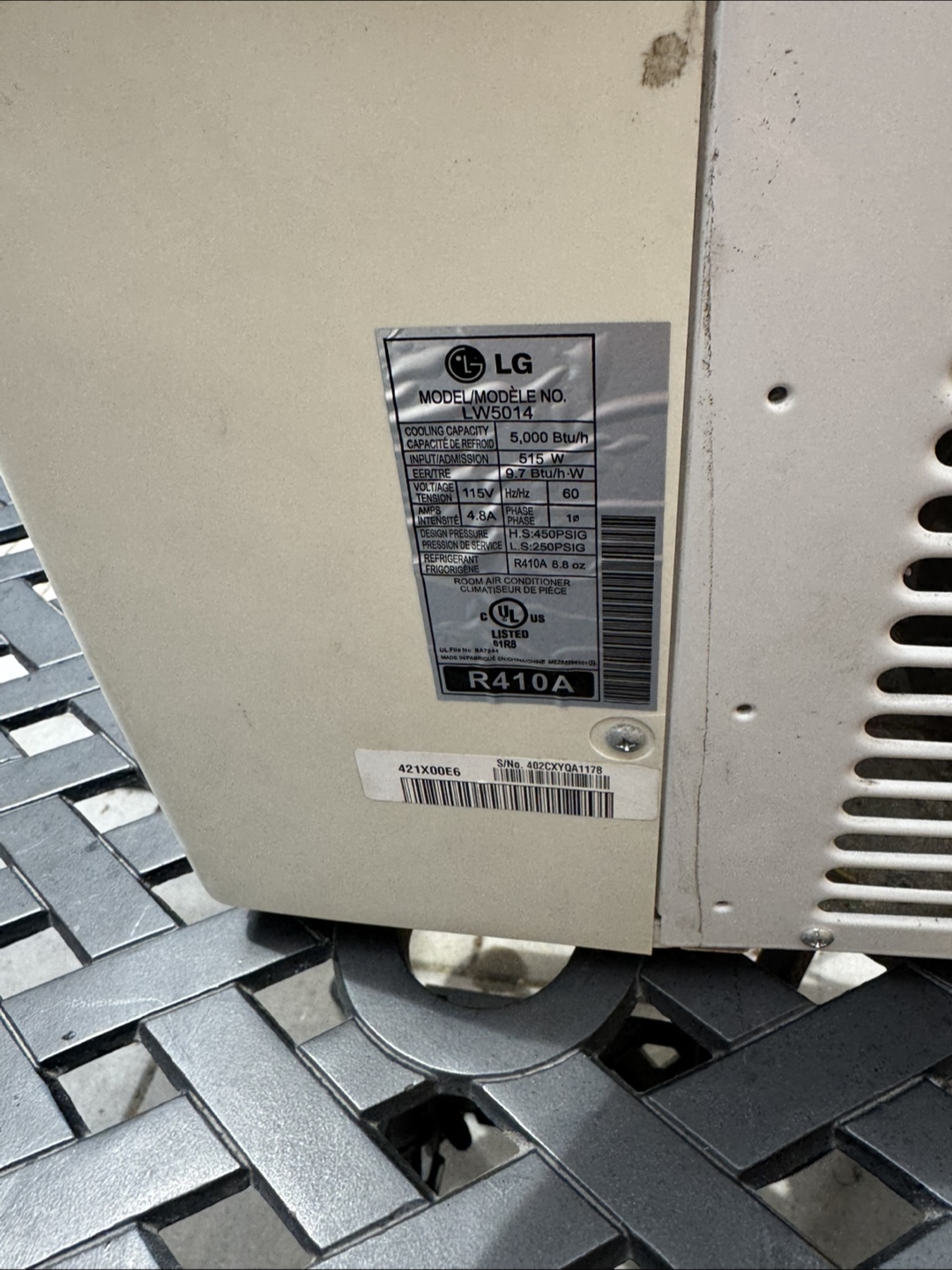 LG Window Air Conditioner - photo 2