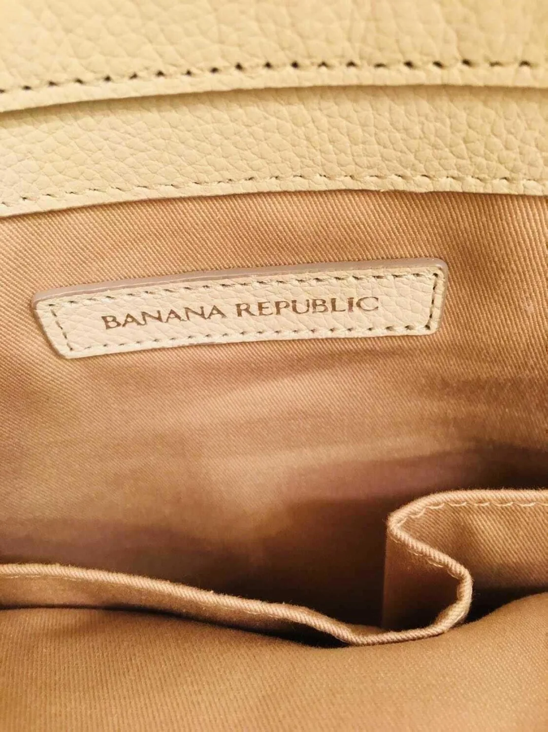 Brand new Banana Republic $450 cost LEATHER Handbag image indicator(2)