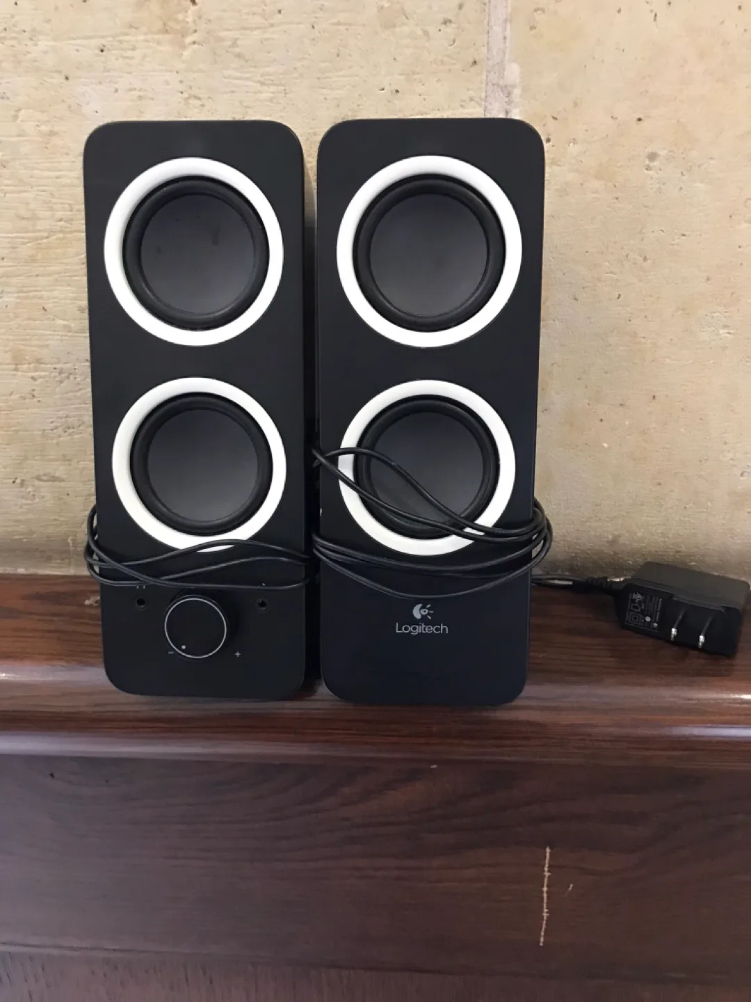 Logitech Computer Speakers thumbnail