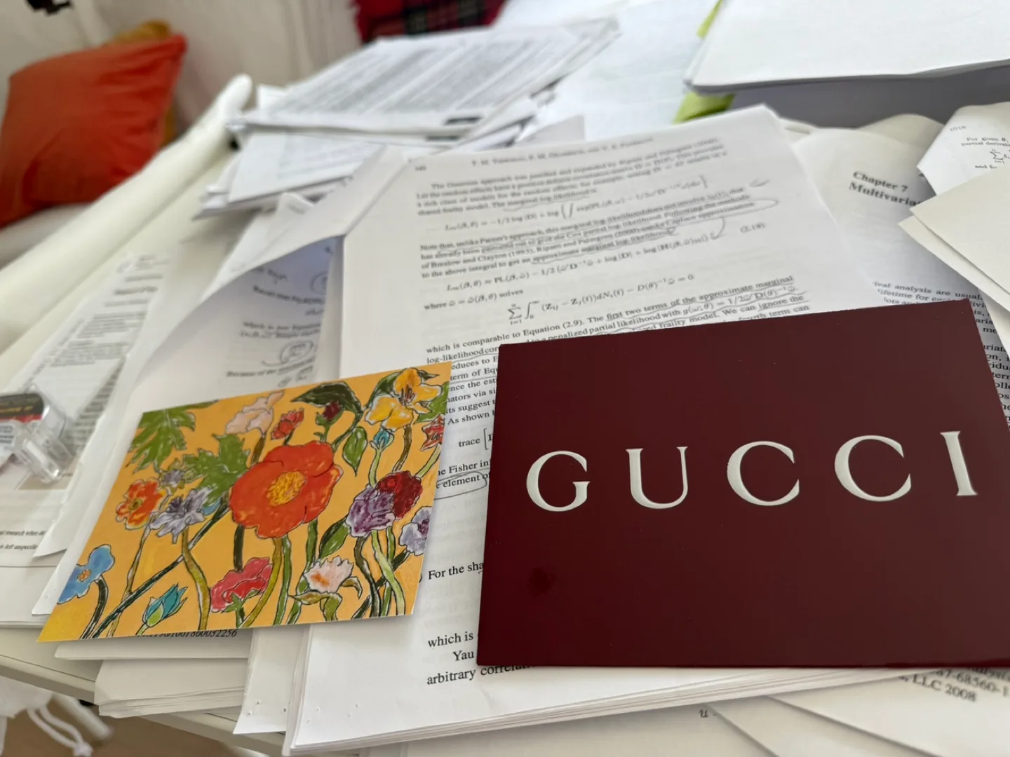 Burberry and Gucci Cards image indicator(2)