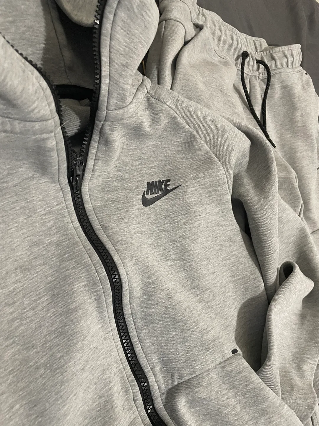 Nike Tech Tracksuit Oldseason image indicator(4)