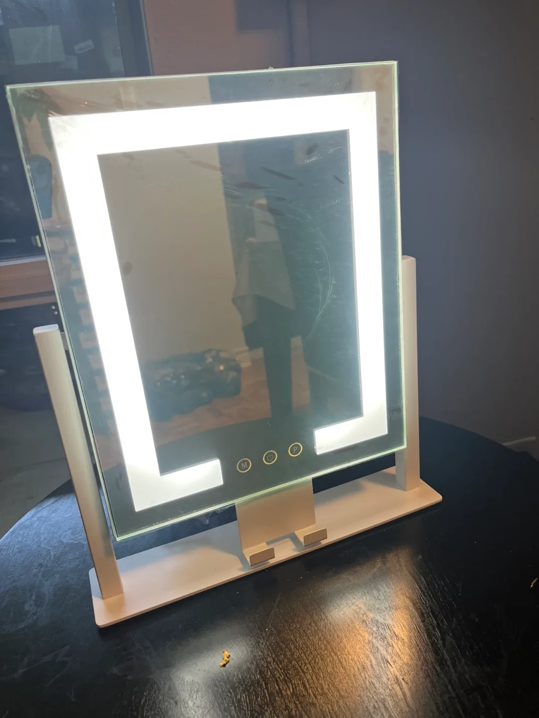 Illuminated Makeup Mirror with phone holder image indicator(5)
