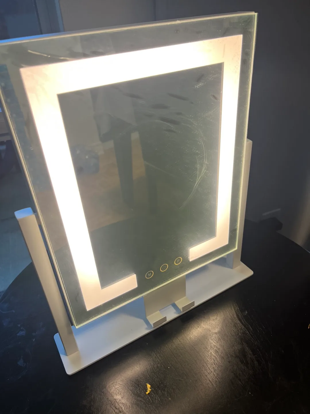 Illuminated Makeup Mirror with phone holder image indicator(3)