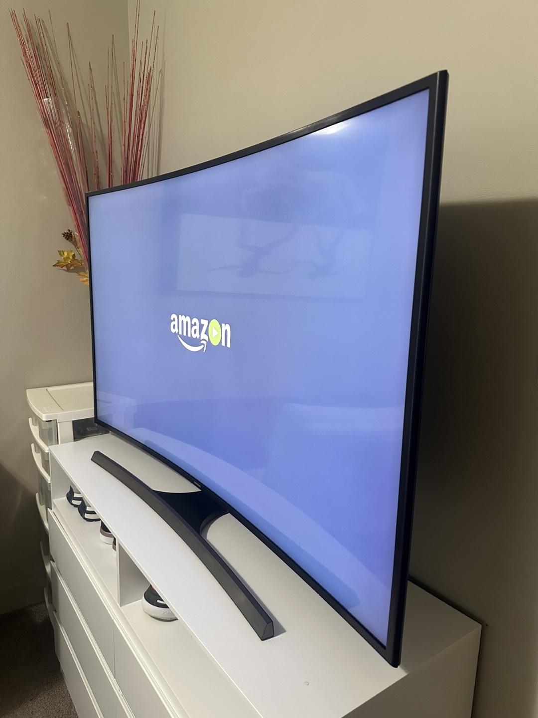 Samsung 55-inch Curved 4K UHD Smart TV – Excellent Condition - photo 3