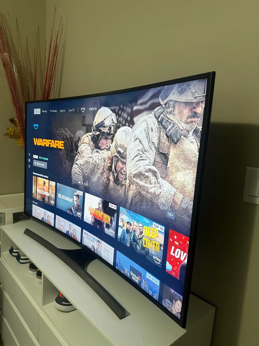 Samsung 55-inch Curved 4K UHD Smart TV – Excellent Condition thumbnail