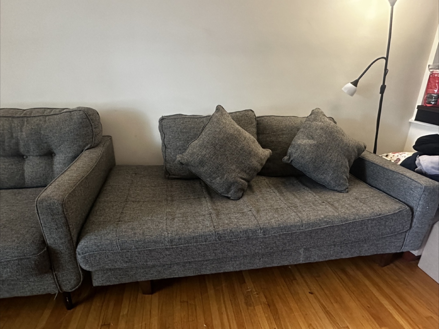 Grey couch - photo 2
