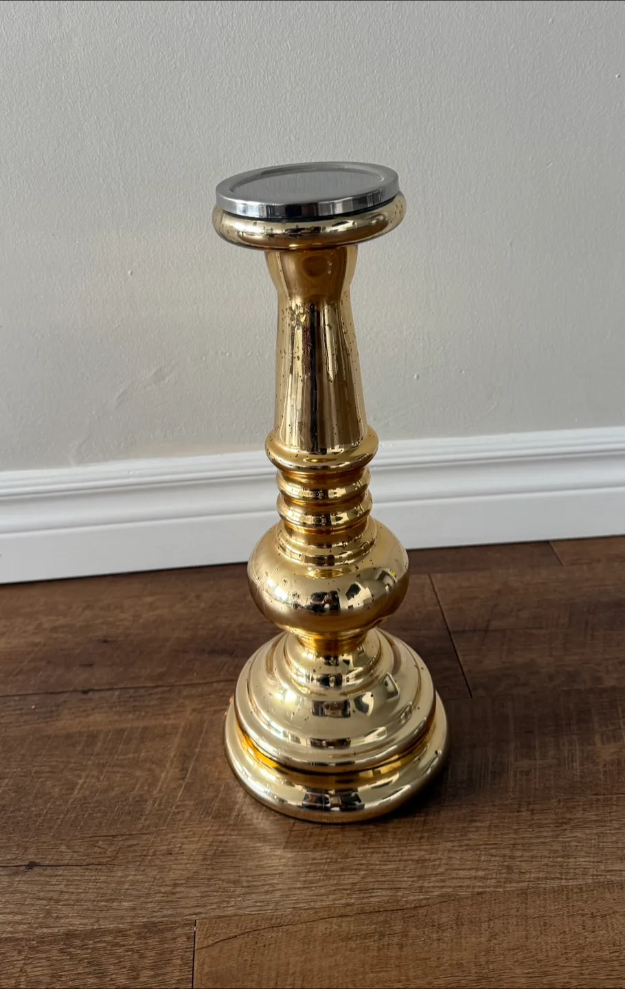 Two Golden Candle Holder image indicator(2)