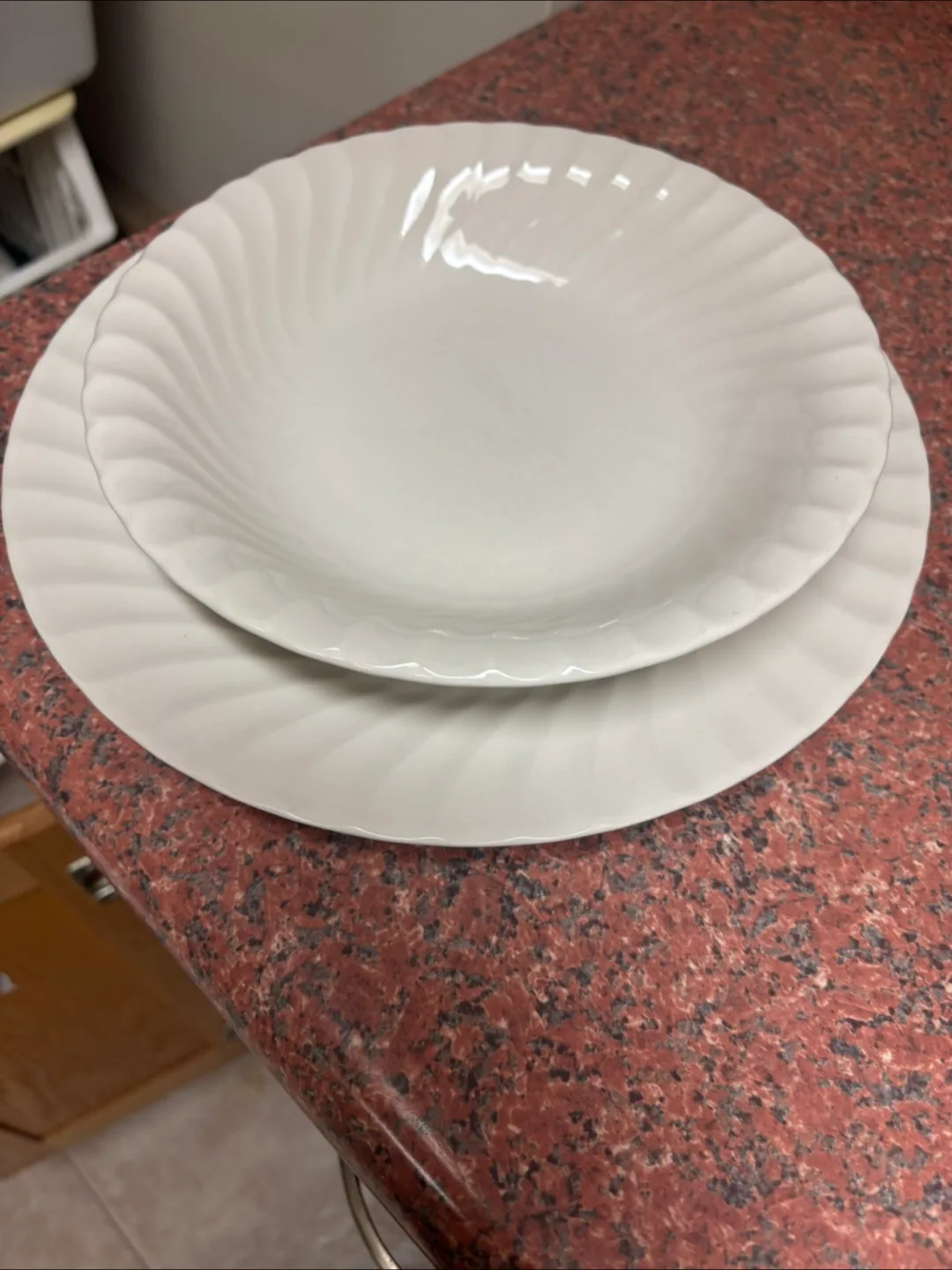 Set of White Plates image indicator(2)