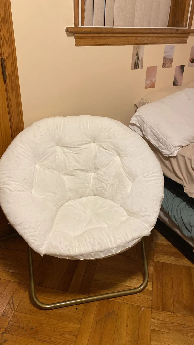 Cozy White Round Chair thumbnail