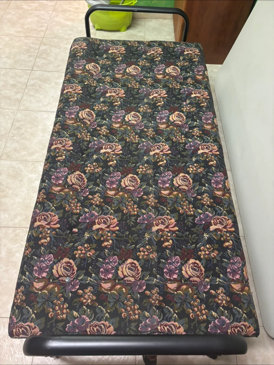 Floral Print Convertible Sofa image indicator(2)