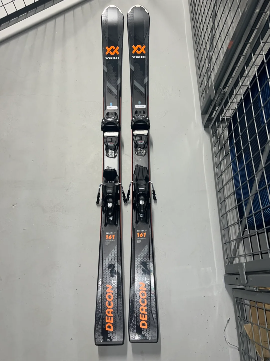 Volkl Deacon 161 Skis thumbnail