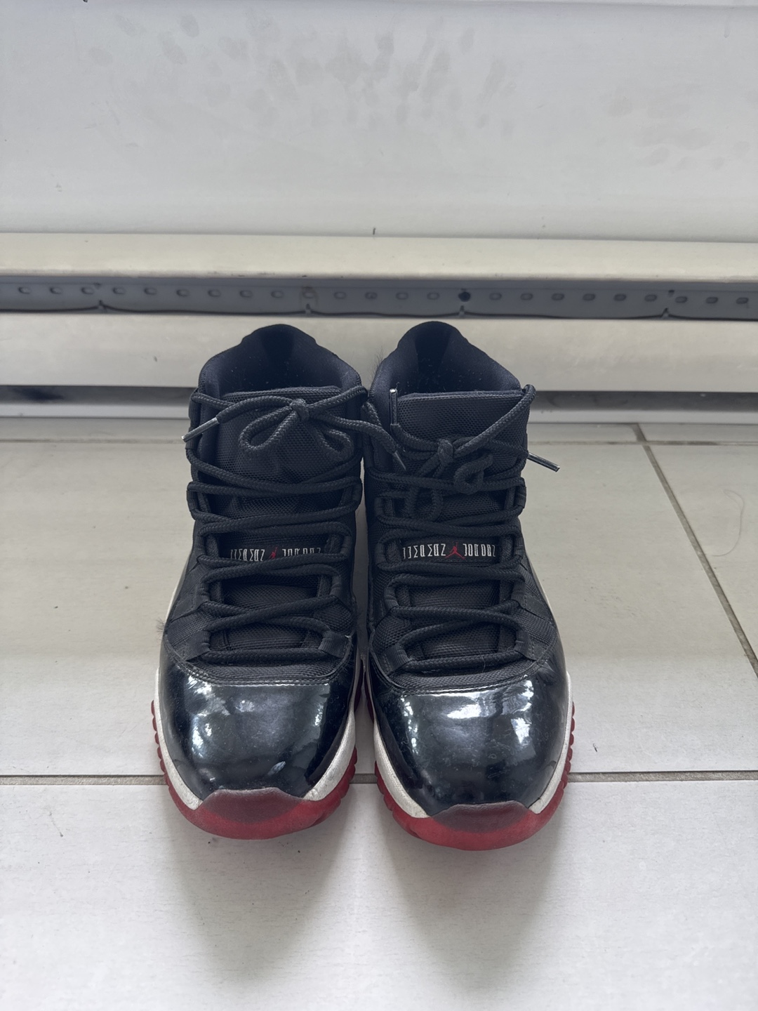 Nike Jordan 11 Retro Bred Sneakers