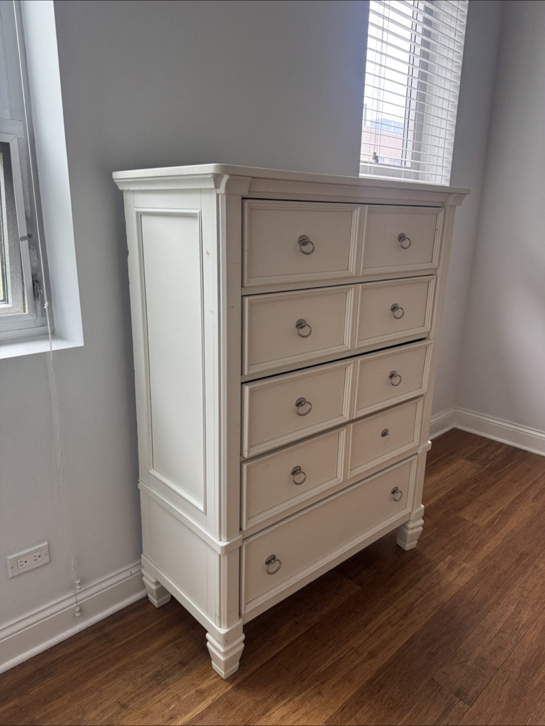 White Dresser Chest - photo 2