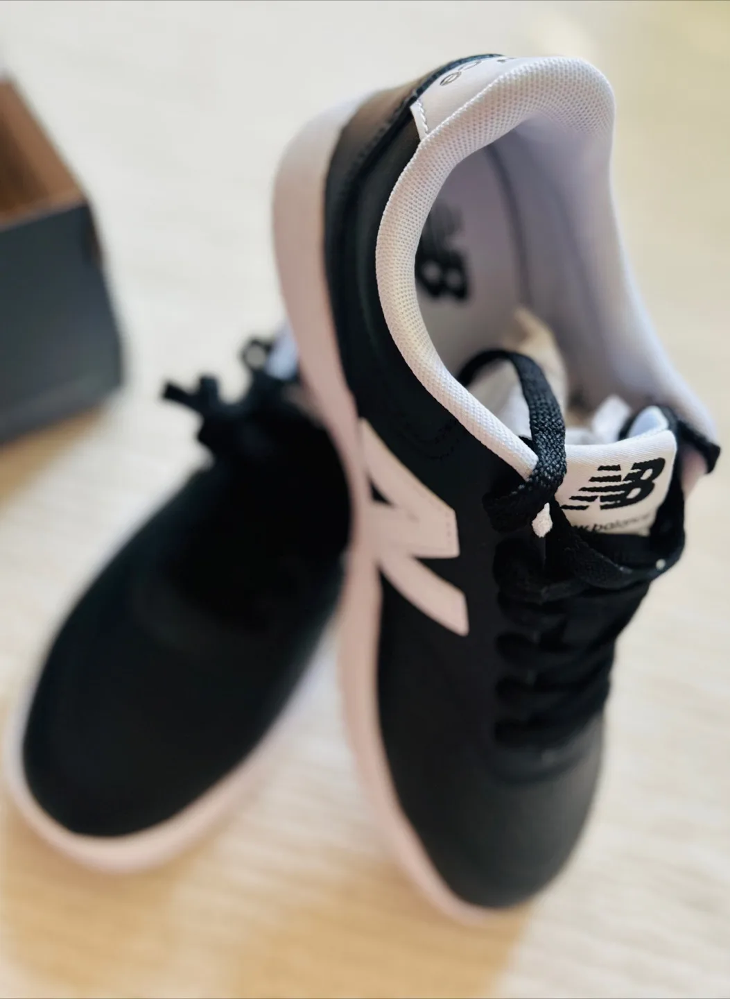 *Brand New* New Balance Womens BBW80 Sneaker (#8) image indicator(9)