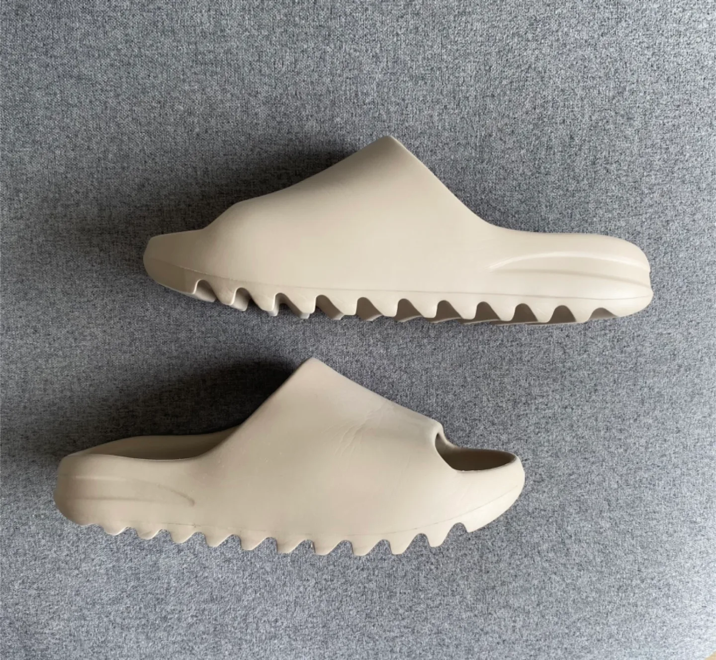 Adidas Yeezy Slides Size 8 thumbnail