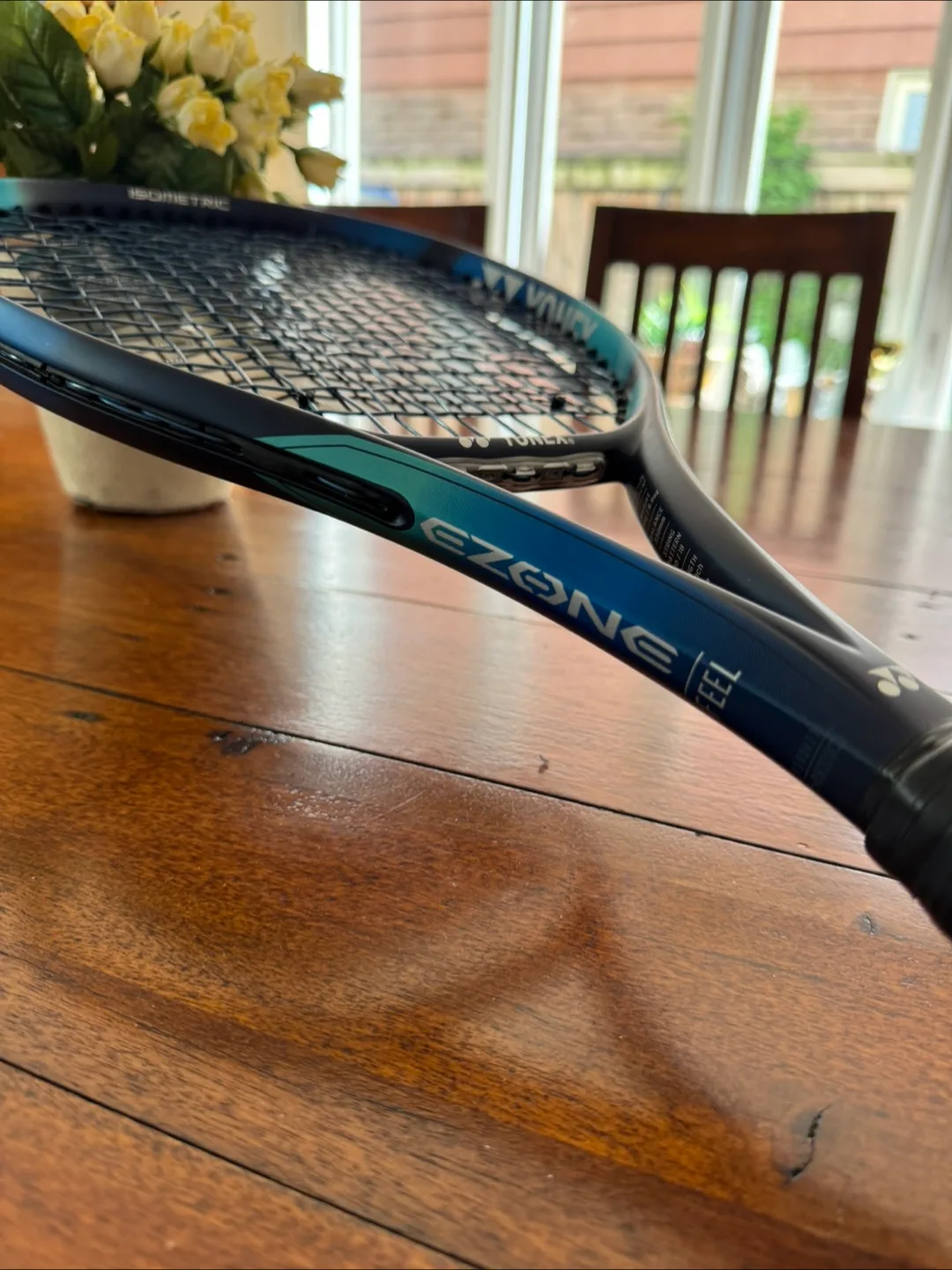 YONEX EZONE feel Tennis- power , accuracy & spin, grip  4 1/4 image indicator(2)