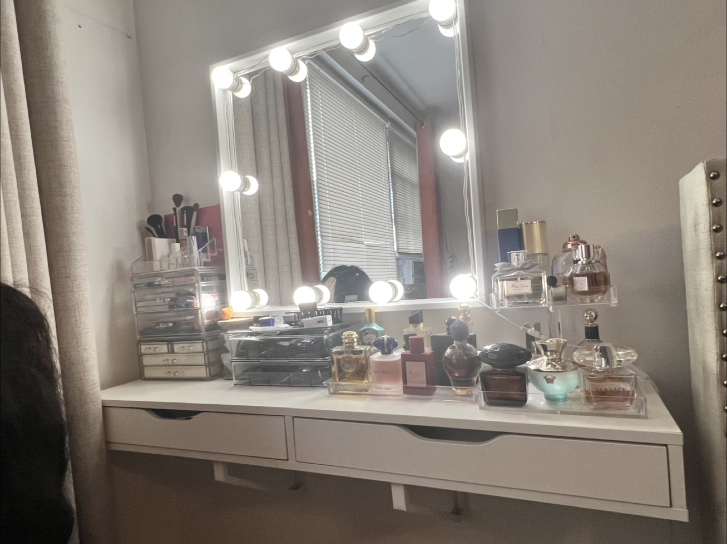 Vanity Desk With Lighted Mirror - photo 2