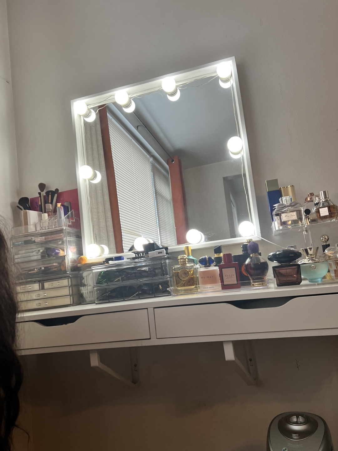 Vanity Desk With Lighted Mirror