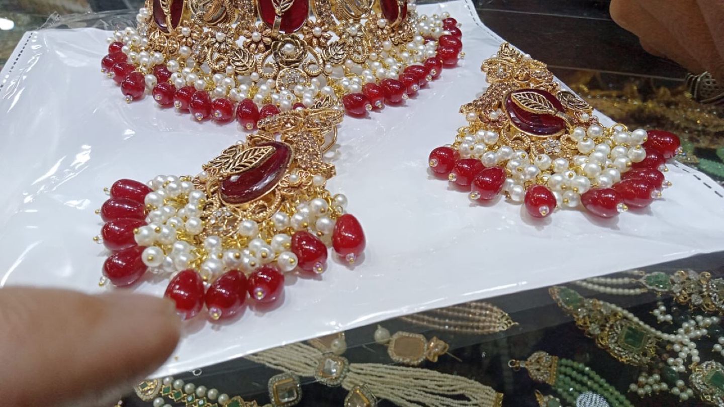 Beautiful Necklace and Earring Set - photo 3