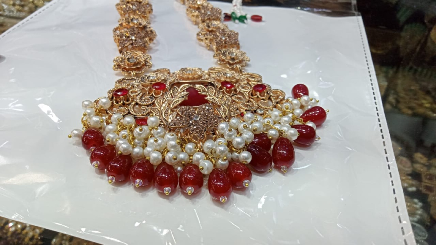 Beautiful Necklace and Earring Set - photo 2