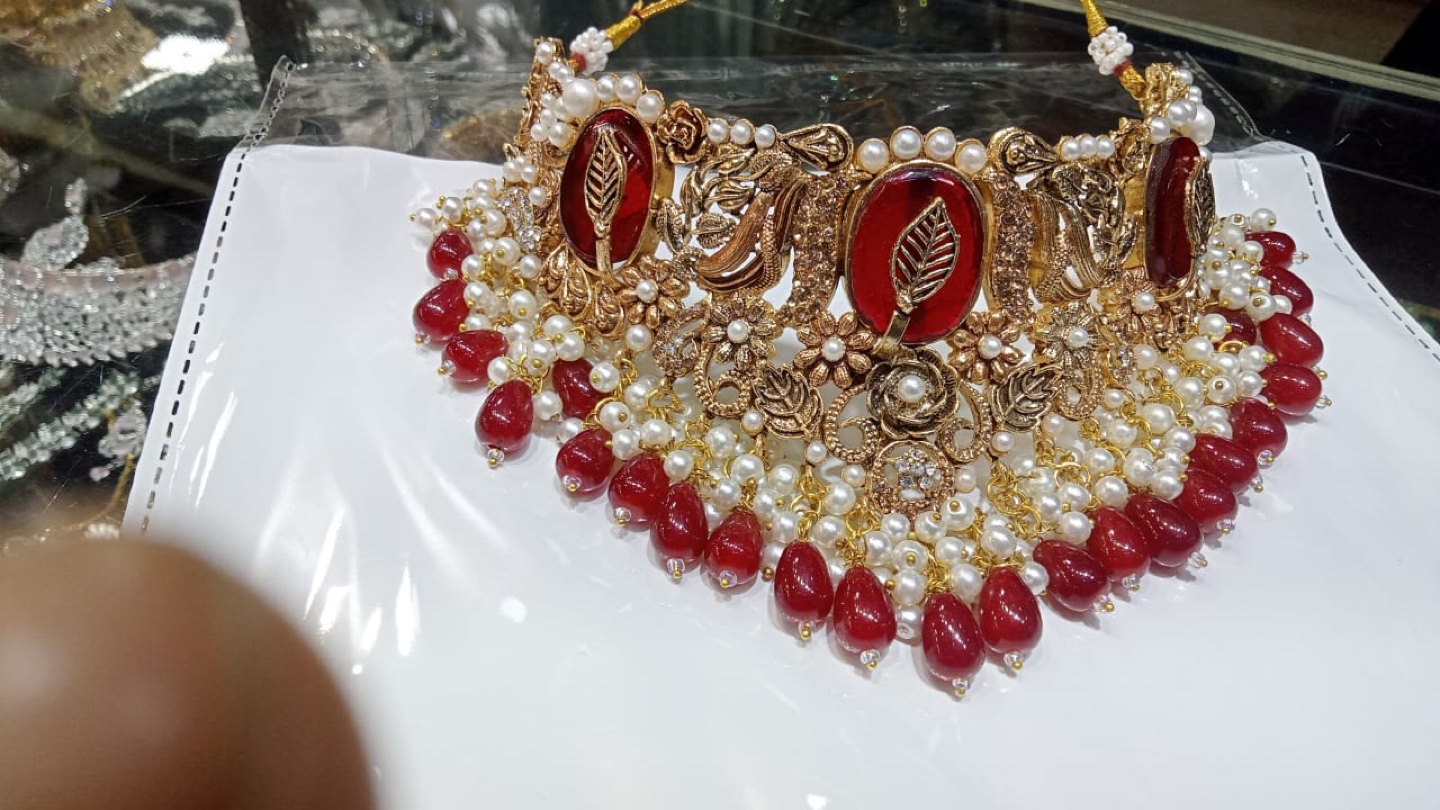 Beautiful Necklace and Earring Set - photo 5