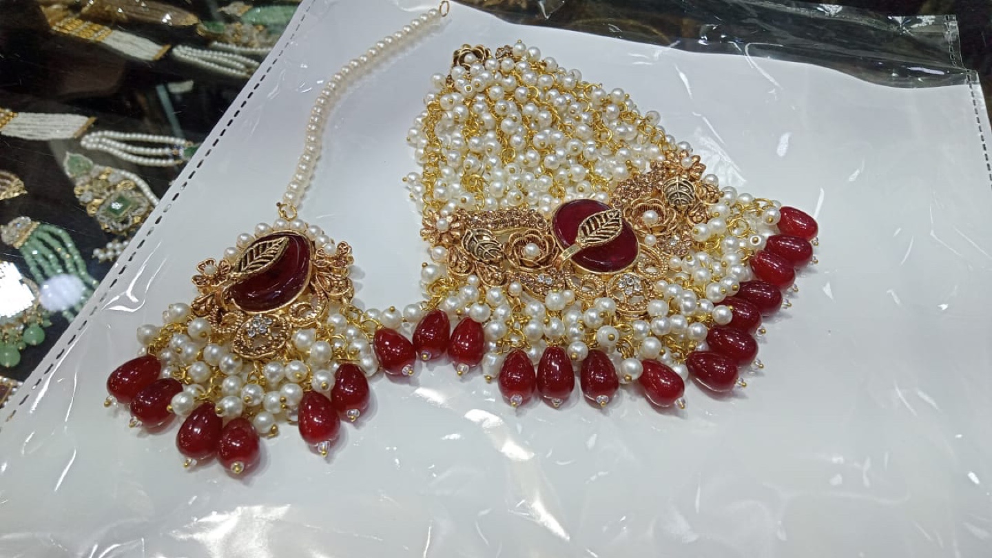 Beautiful Necklace and Earring Set - photo 4