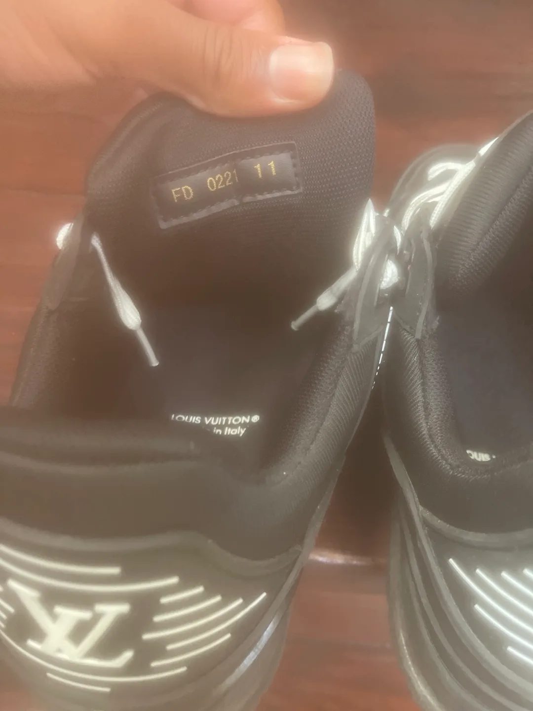 Lv trainers image indicator(6)