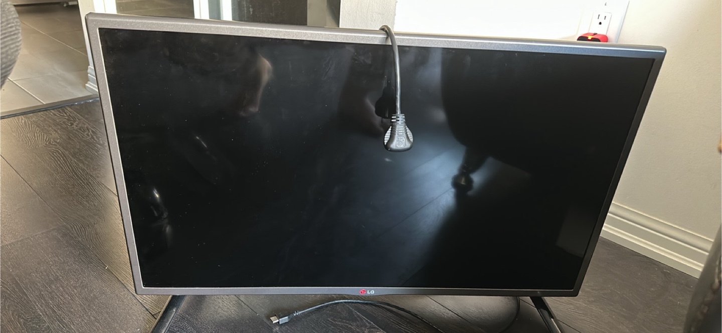2 LG Television with Stand and TV table - photo 3