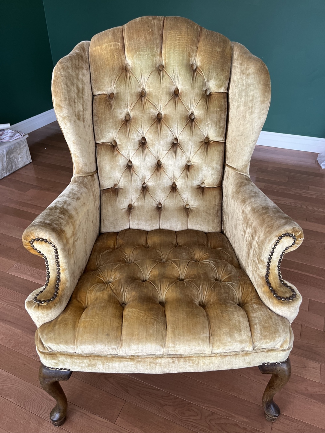 LUXURIOUS ARMCHAIR