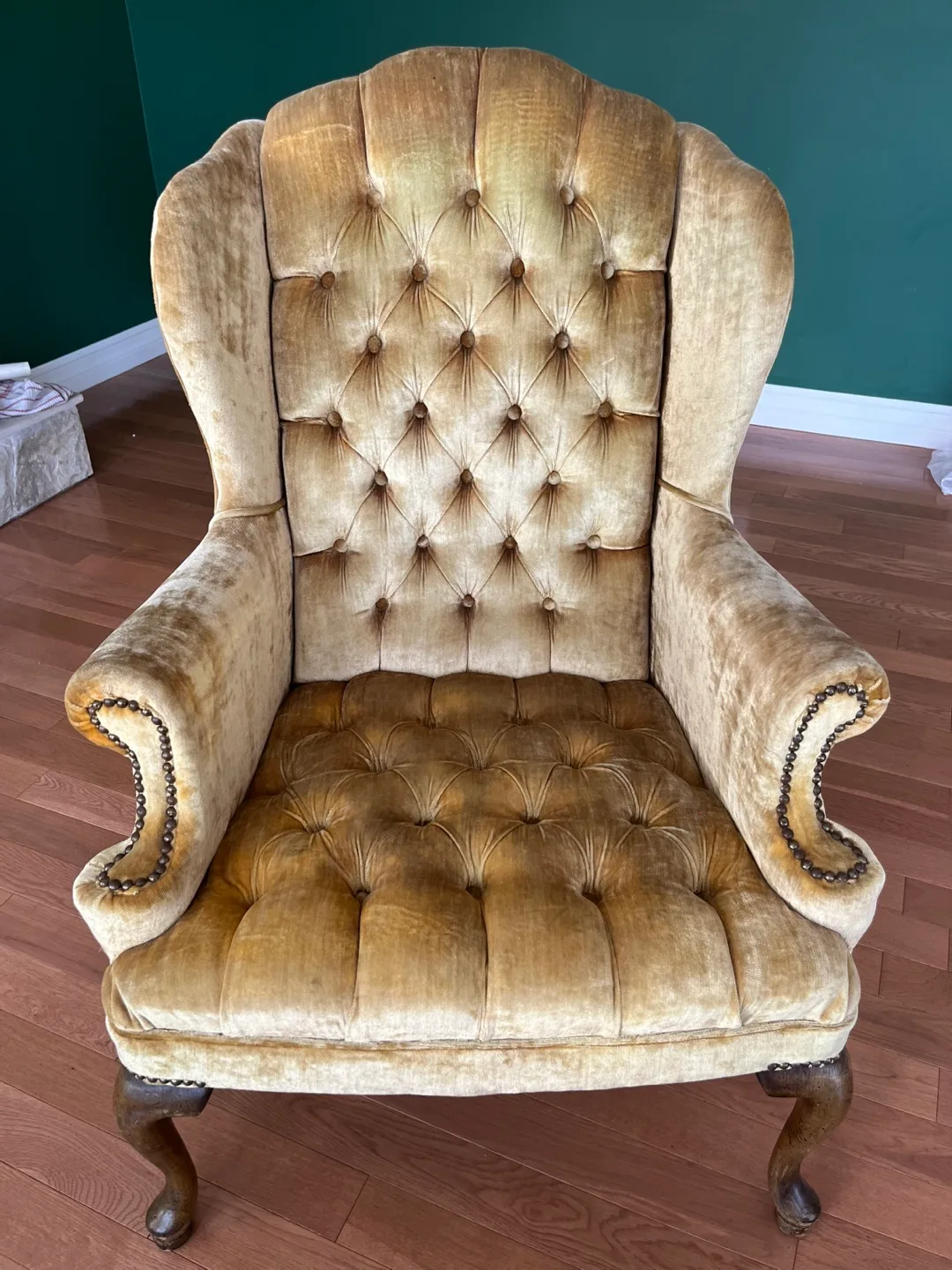 LUXURIOUS ARMCHAIR