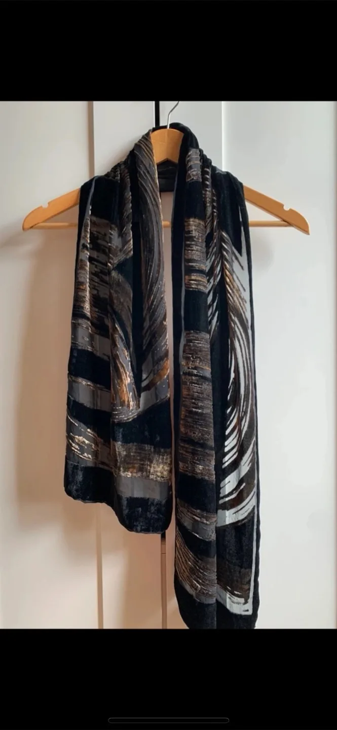 ✨100% Silk Velvet Fancy Scarf image indicator(2)